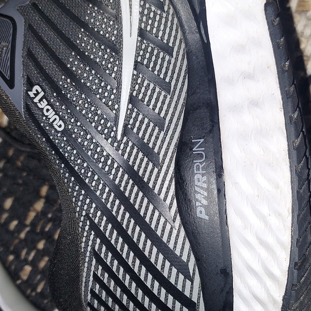 Saucony Power Run Guide 13 Shoes - Picture 8 of 8